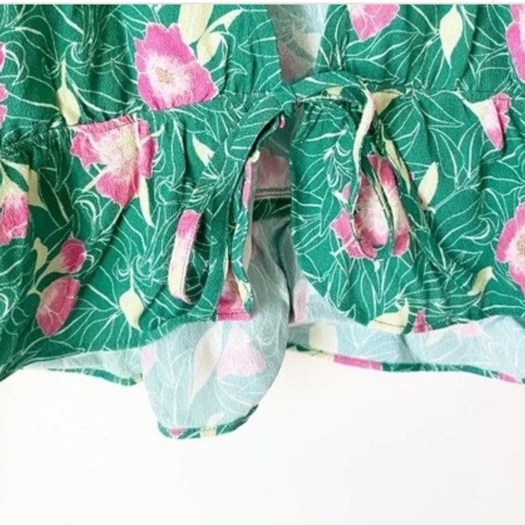 NWT Aritzia Sunday Best New Cropped Tie-Front Blouse Floral Green Size Small - Picture 2 of 9